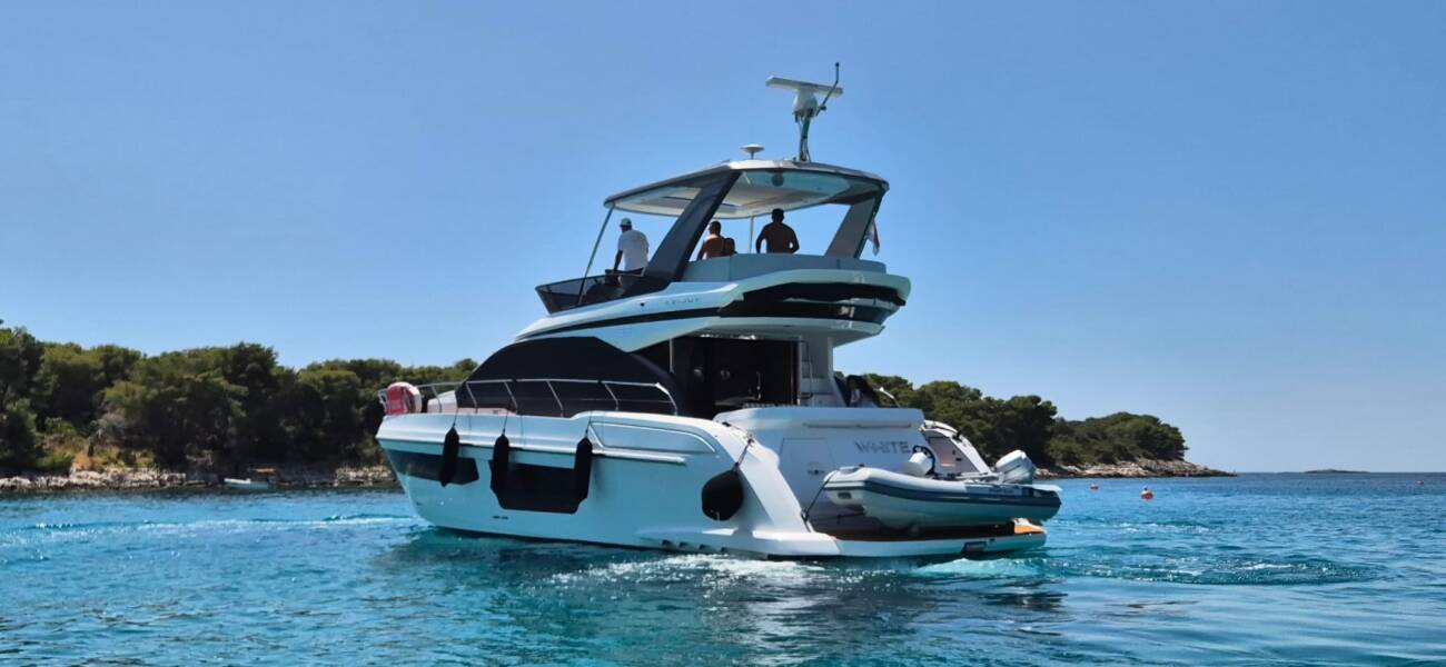 Azimut 53