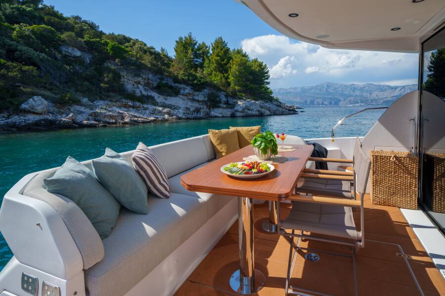 Azimut 53