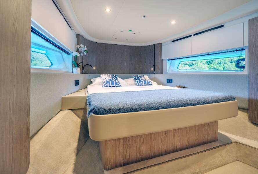 Azimut 53