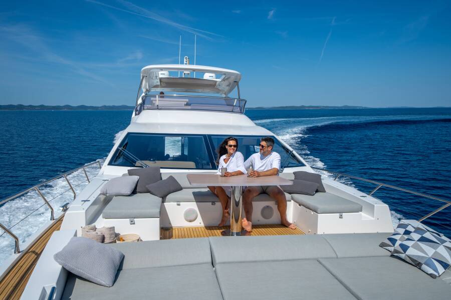 Azimut 72