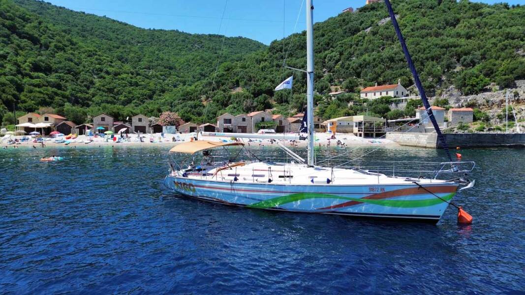 Bavaria 44