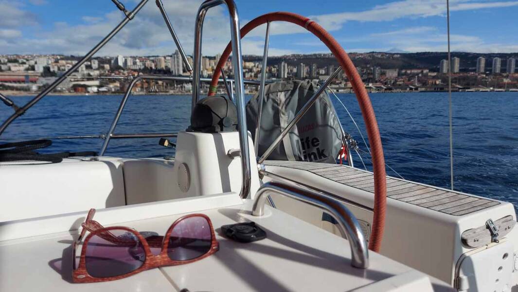 Bavaria 44