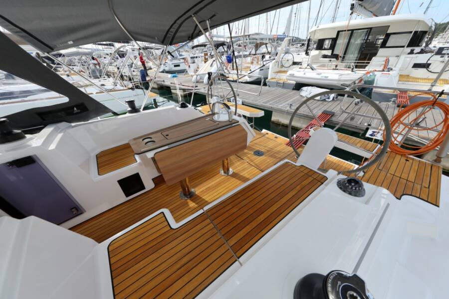Bavaria C38