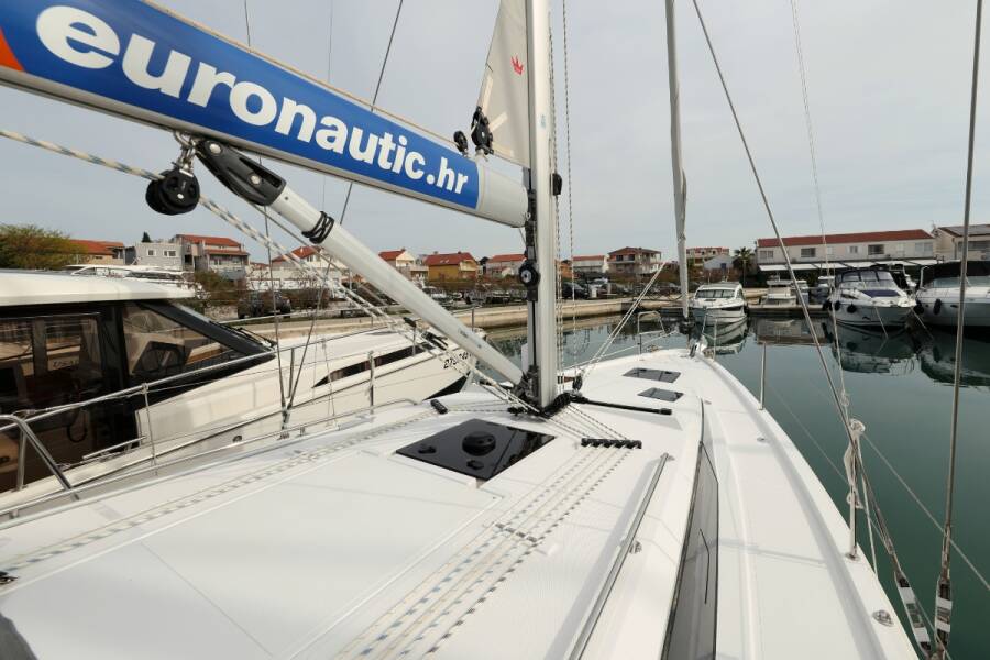 Bavaria C38