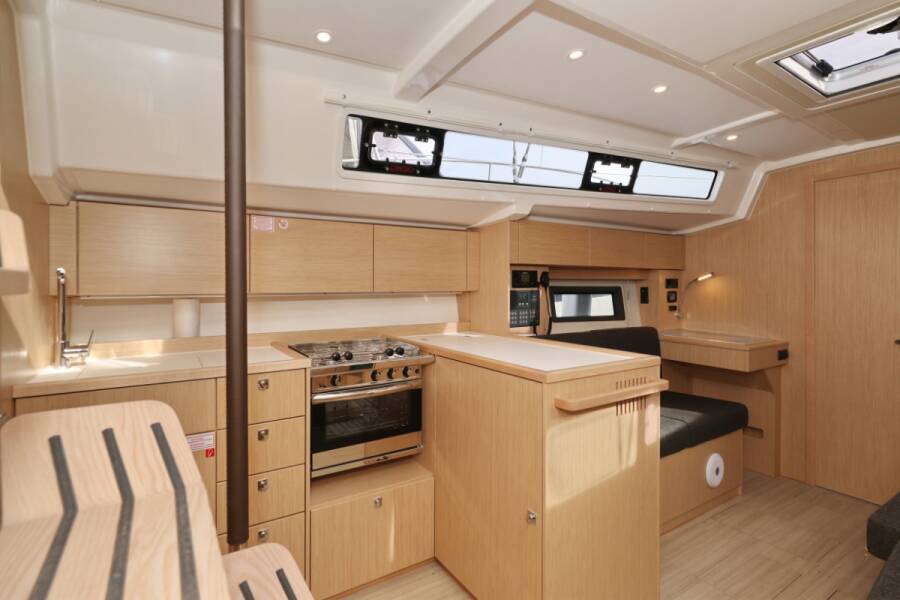 Bavaria C38