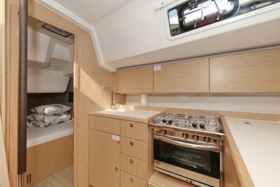 Bavaria C38