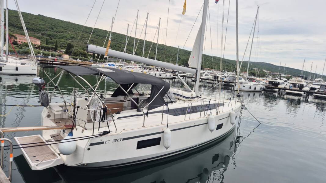 Bavaria C38
