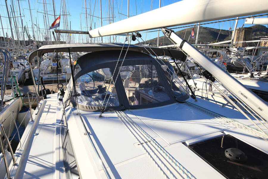 Bavaria C42 Style
