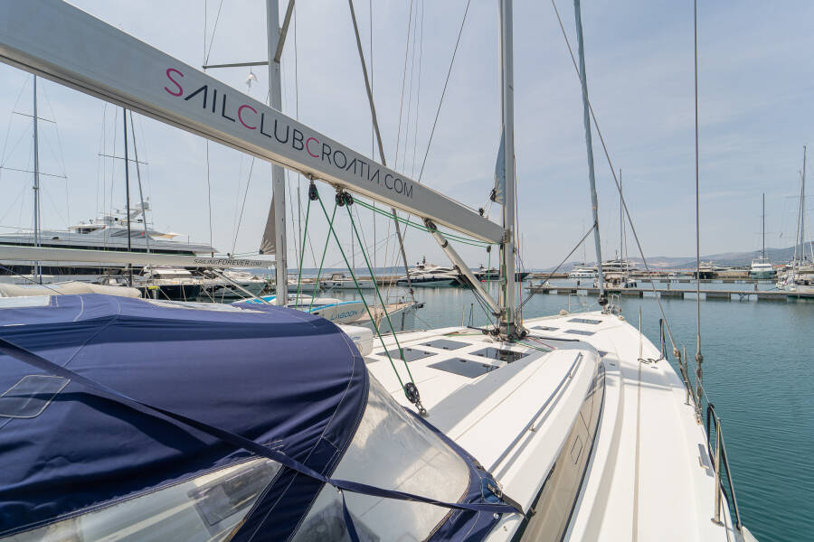 Bavaria C57 Holiday