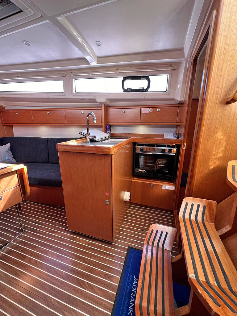 Bavaria Cruiser 33
