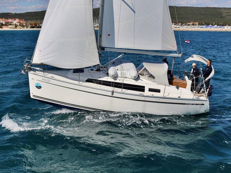 Bavaria Cruiser 33
