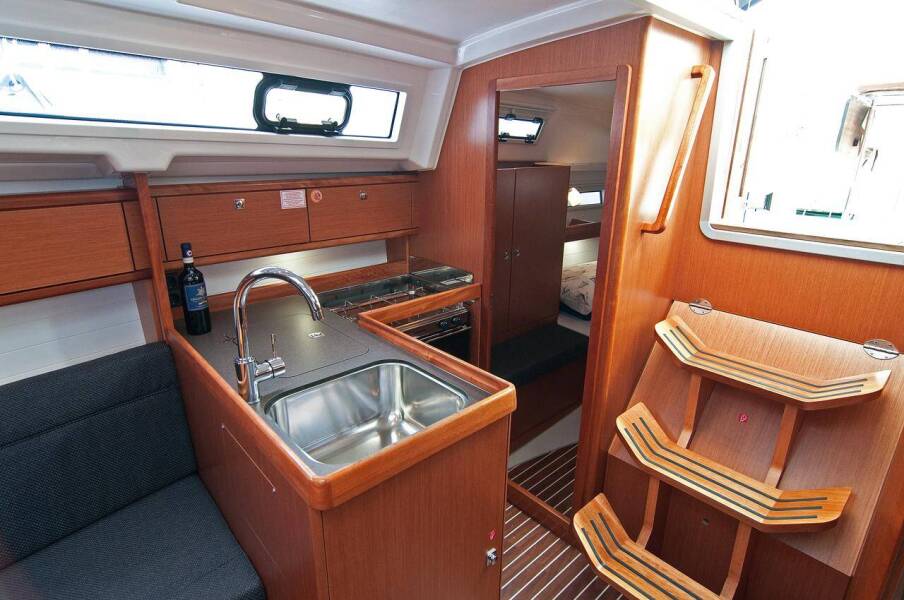 Bavaria Cruiser 33