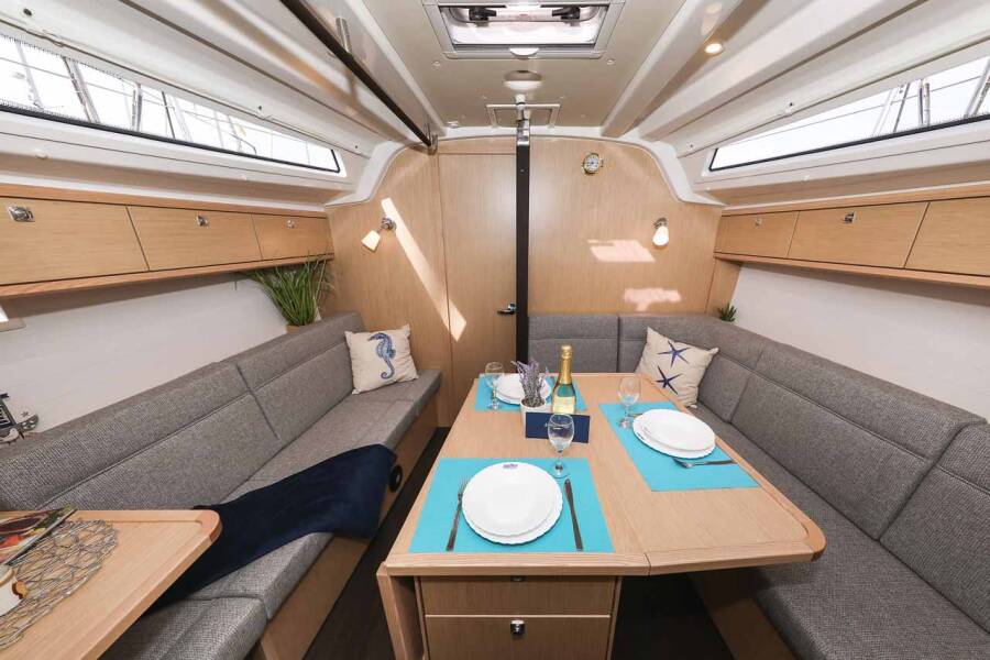 Bavaria Cruiser 37 Style