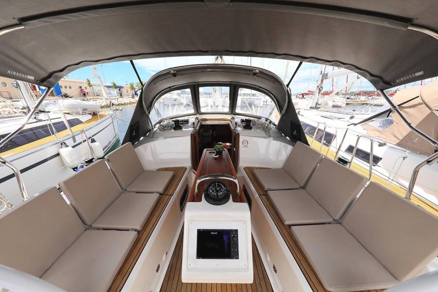 Bavaria Cruiser 37