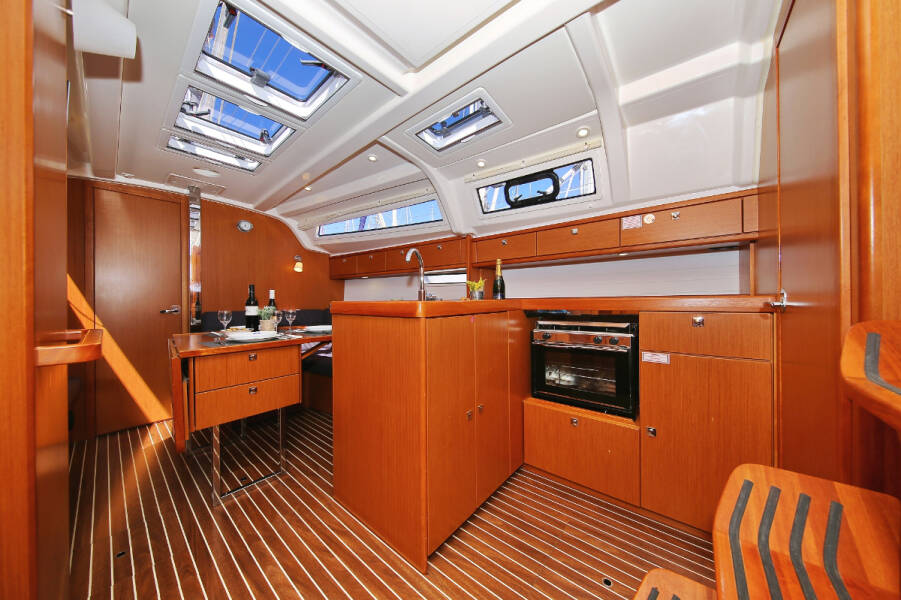 Bavaria Cruiser 37