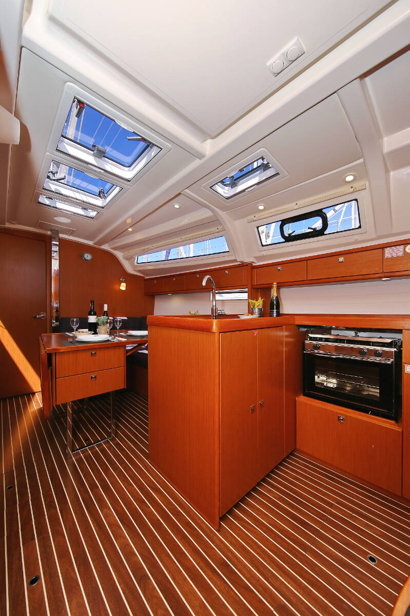 Bavaria Cruiser 37