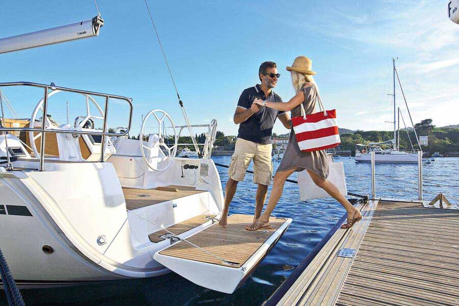 Bavaria Cruiser 37