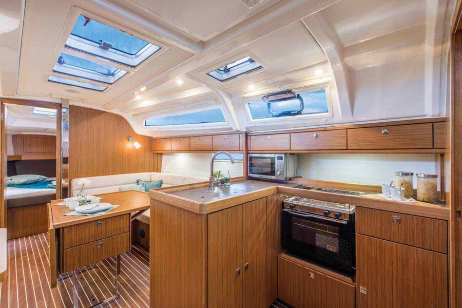 Bavaria Cruiser 37