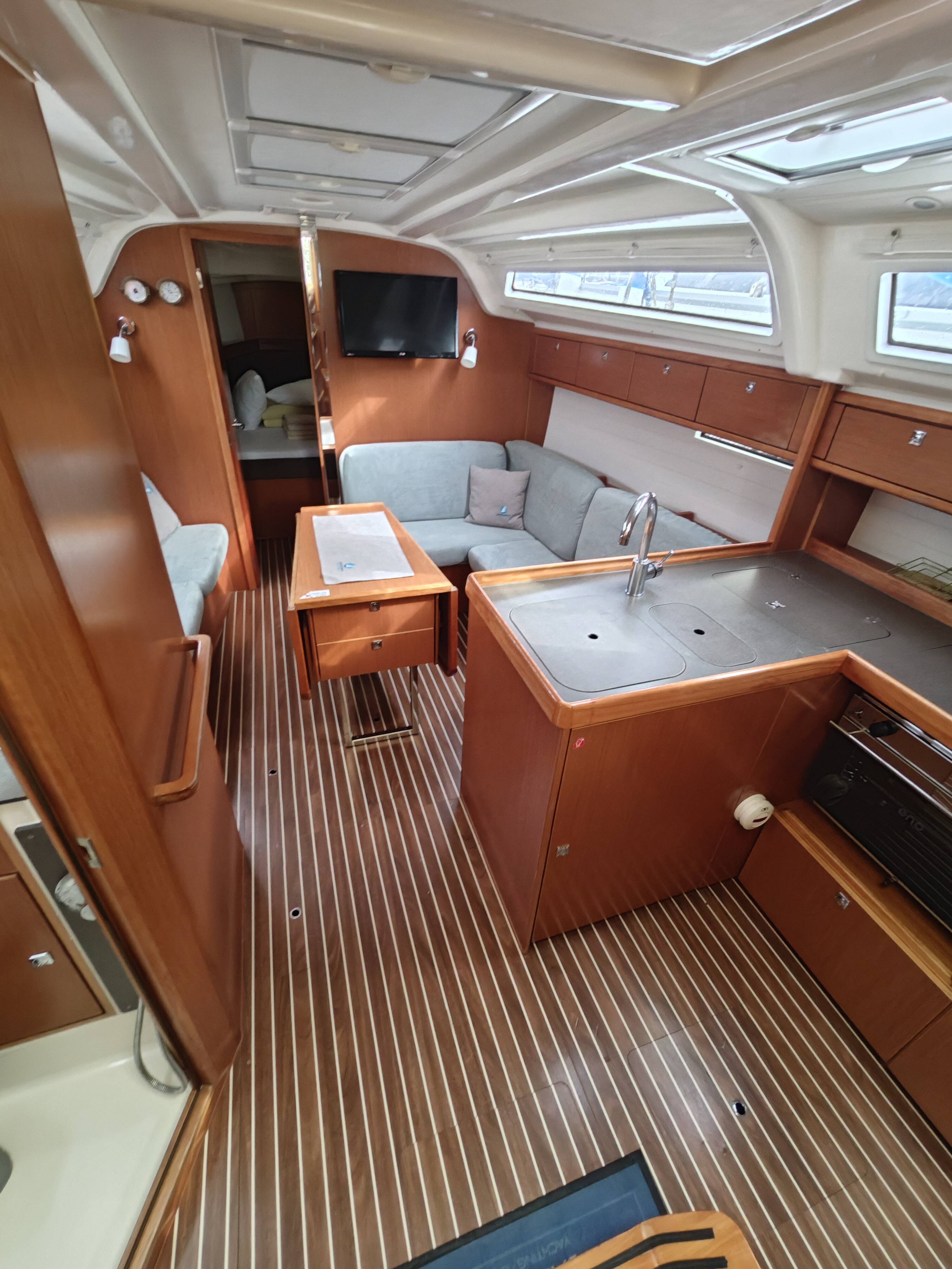 Bavaria Cruiser 37