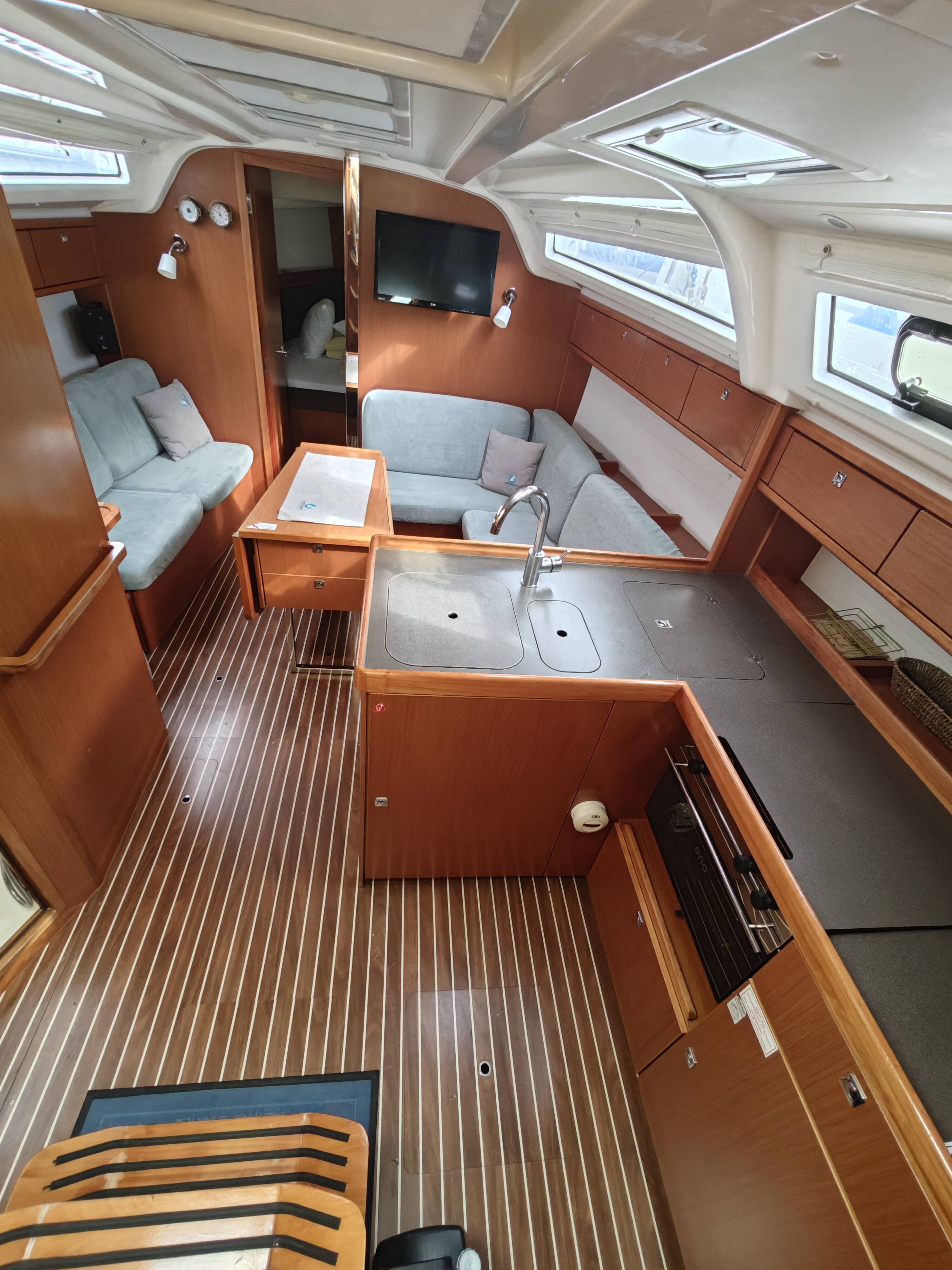 Bavaria Cruiser 37