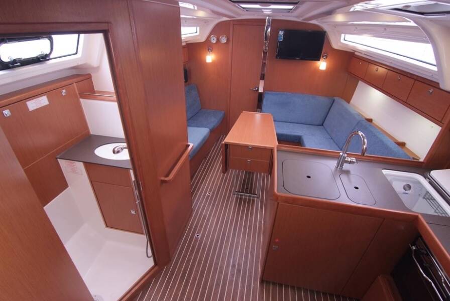 Bavaria Cruiser 37