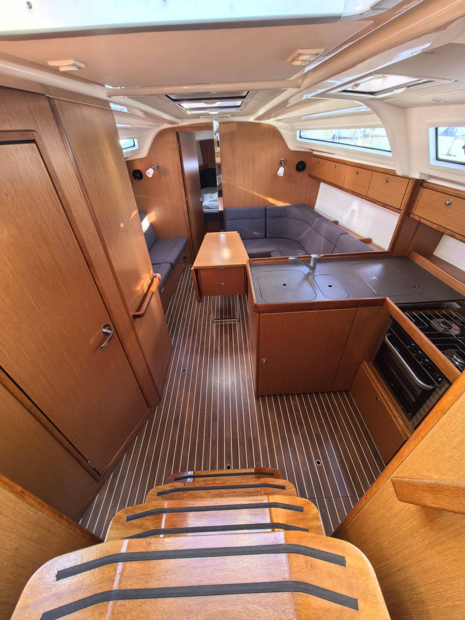 Bavaria Cruiser 37