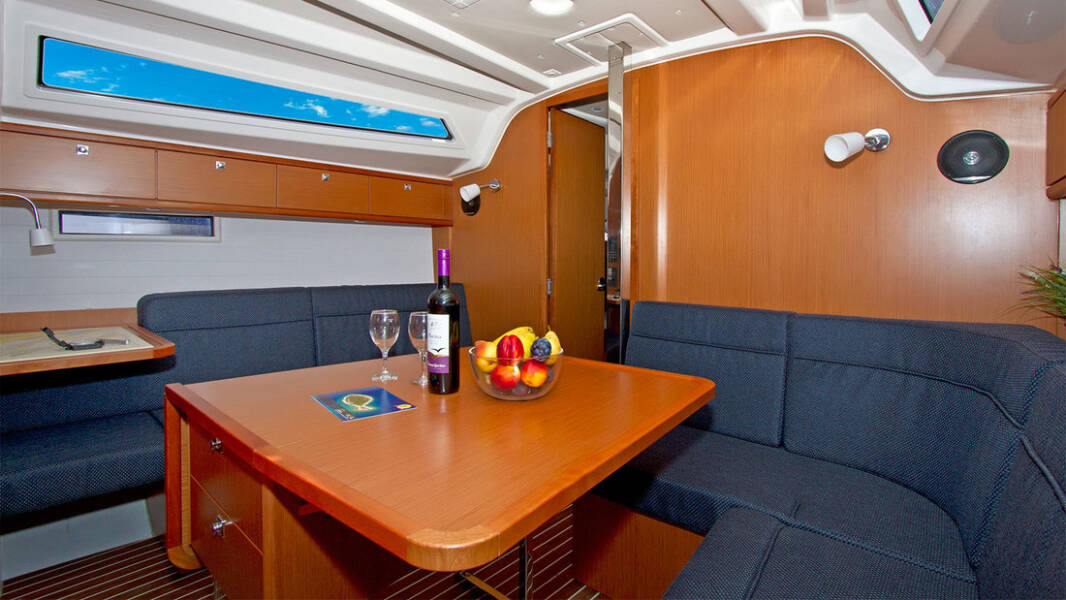 Bavaria Cruiser 37