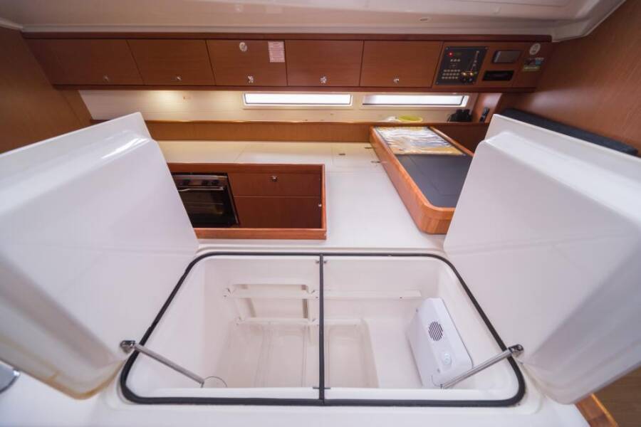 Bavaria Cruiser 56