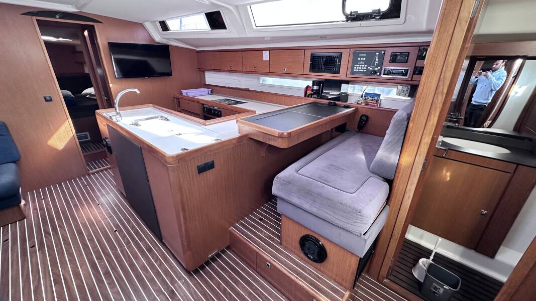 Bavaria Cruiser 56