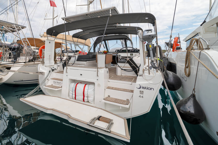Dufour 44