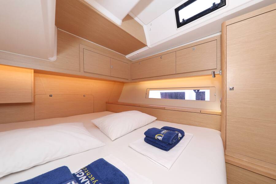 Dufour 470