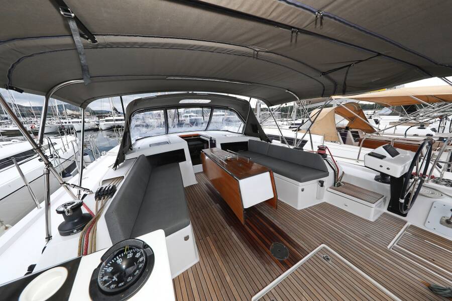Dufour 470