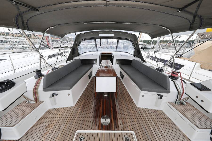 Dufour 470