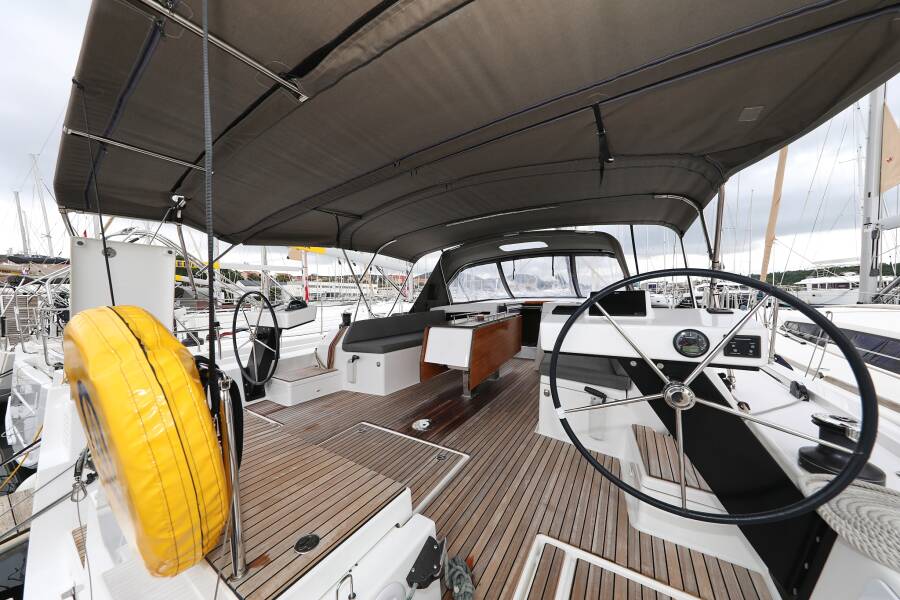 Dufour 470