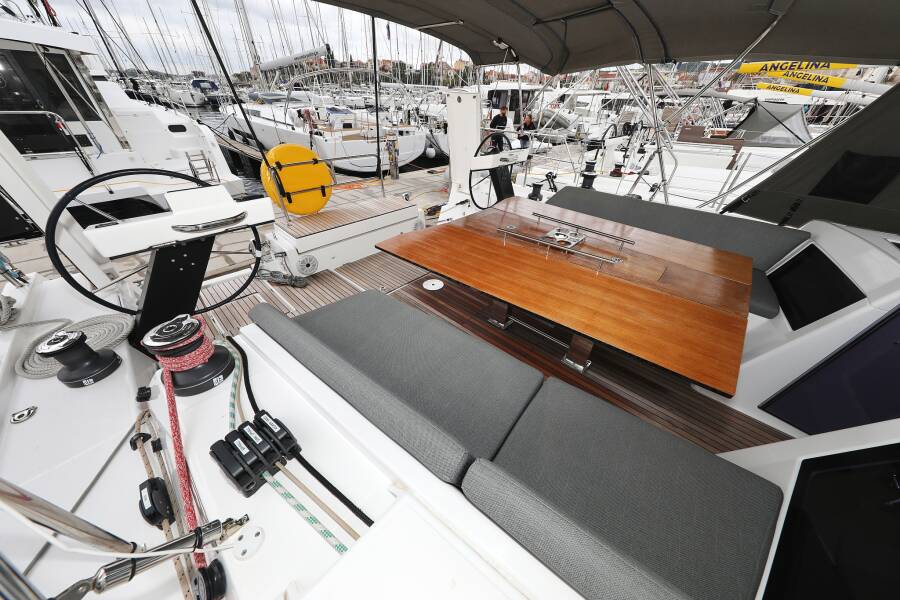 Dufour 470