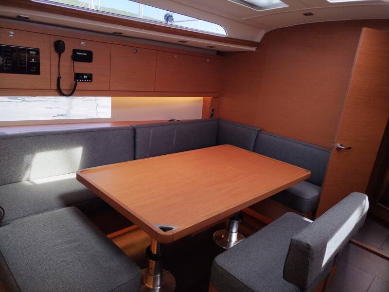 Dufour 470