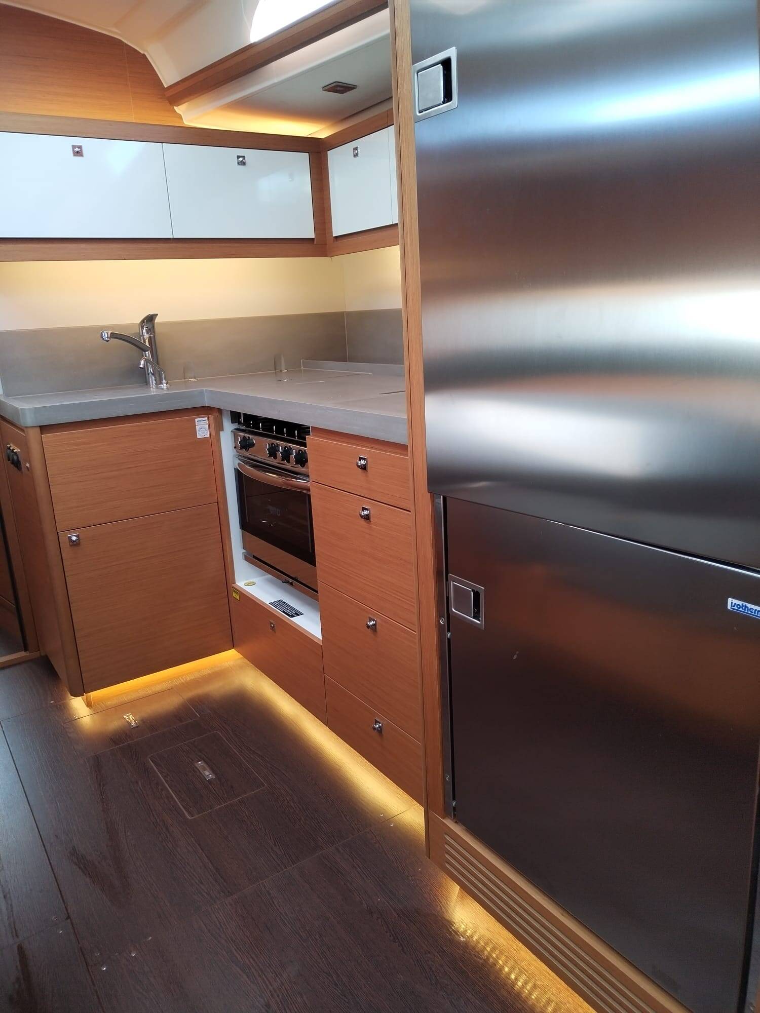 Dufour 470