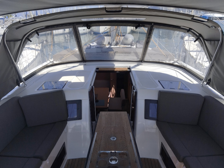 Dufour 470