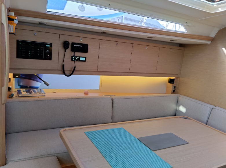 Dufour 470