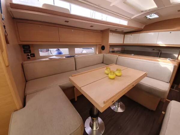Dufour 530
