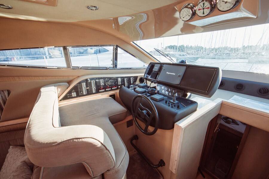 Ferretti Yachts 460