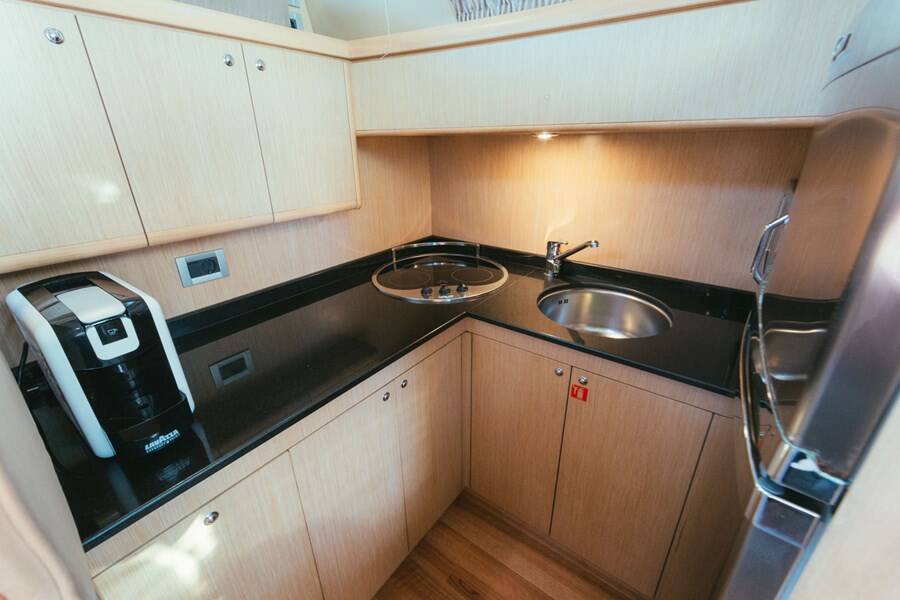 Ferretti Yachts 460