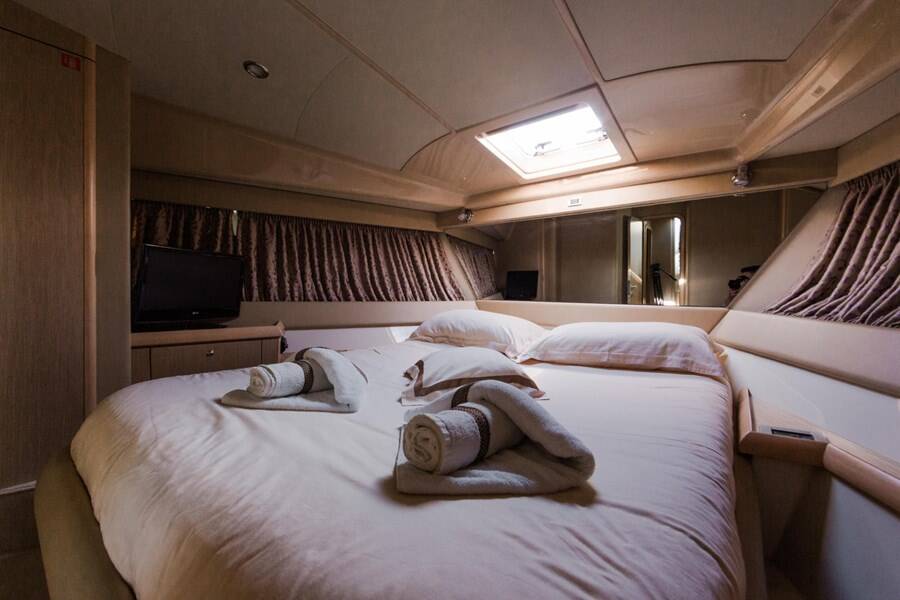 Ferretti Yachts 460