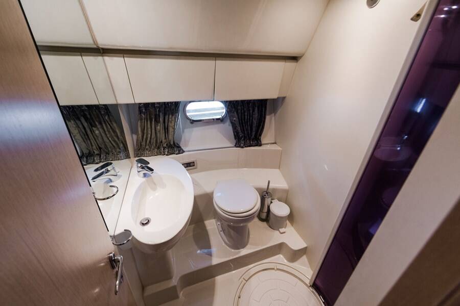 Ferretti Yachts 460