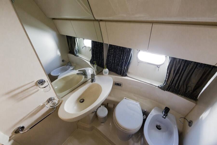 Ferretti Yachts 460