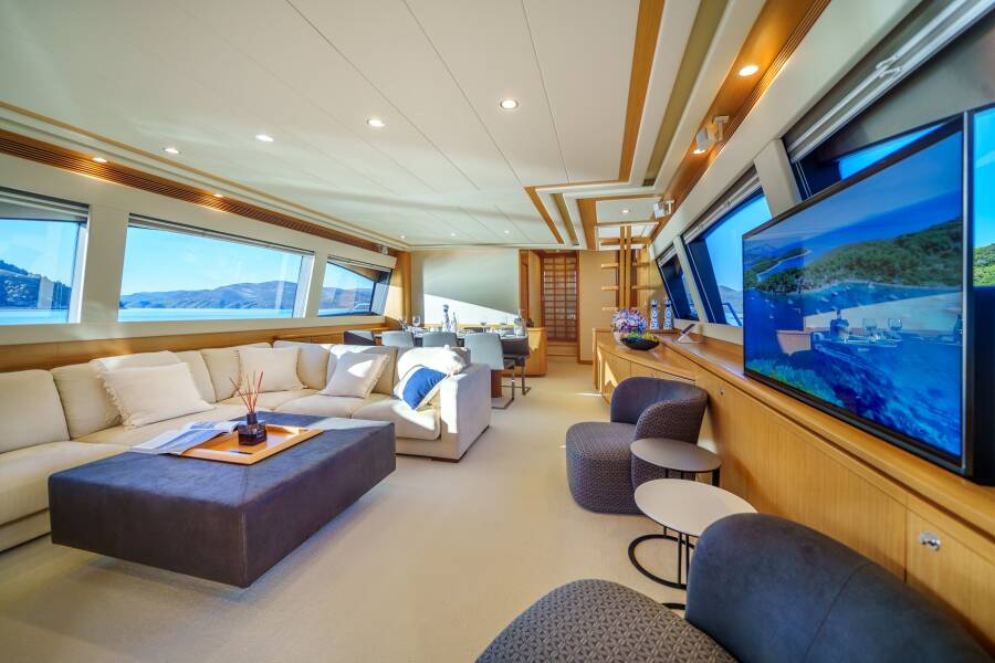 Ferretti Yachts 830
