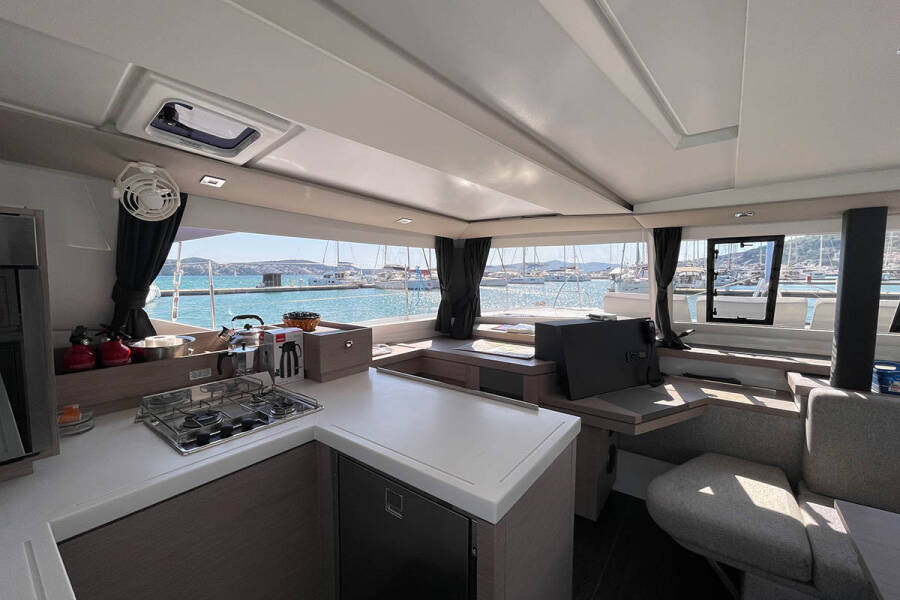 Fountaine Pajot Astrea 42