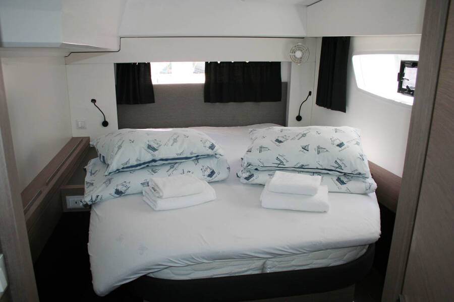 Fountaine Pajot Astrea 42