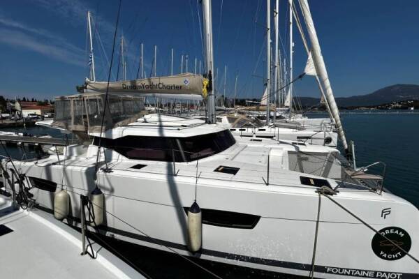 Fountaine Pajot Astrea 42