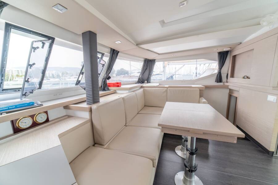 Fountaine Pajot Astrea 42